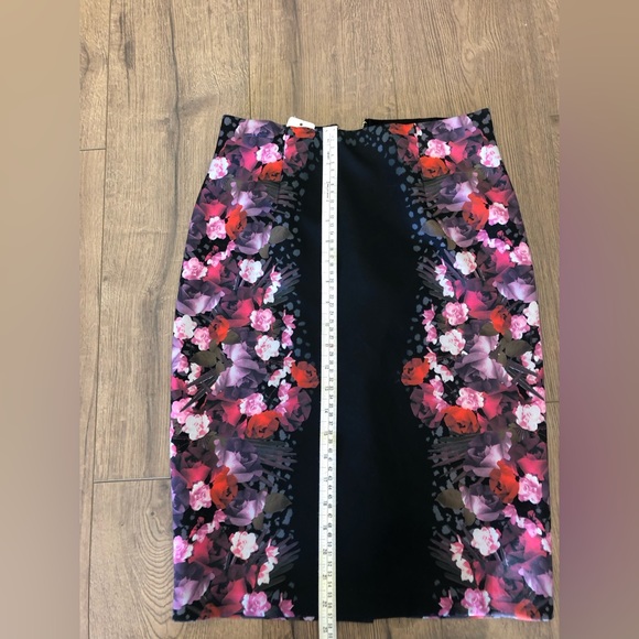 GUESS LOS ANGELES FLORAL PRINT-KNEE LENGH HIGH WAIST SKIRT - Picture 6 of 7